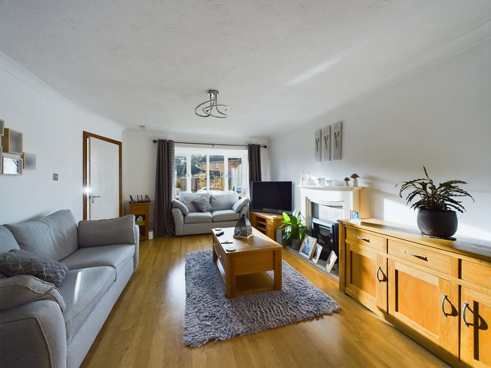 16 General Roy Way Carluke ML8 4LP Independent Estates