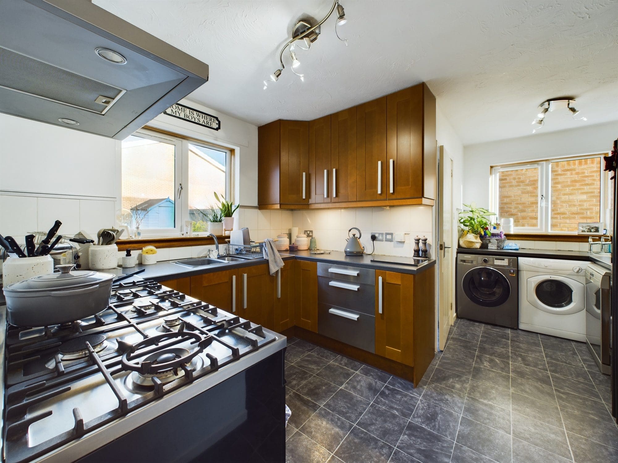 16 General Roy Way Carluke ML8 4LP Independent Estates