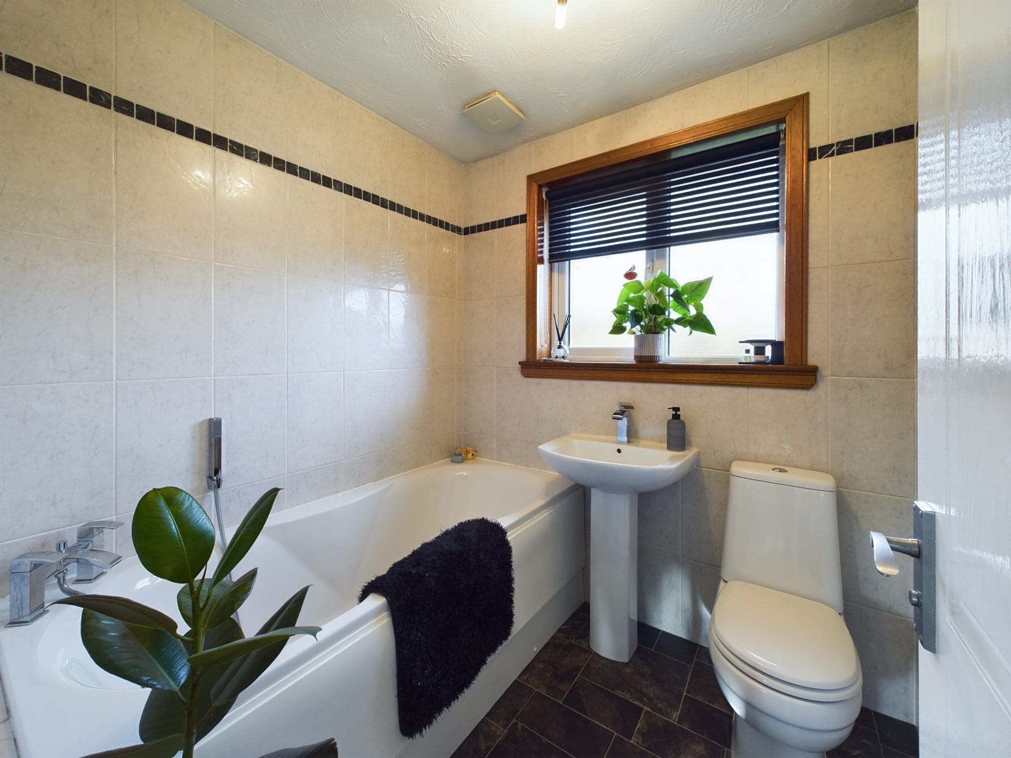 16 General Roy Way Carluke ML8 4LP Independent Estates