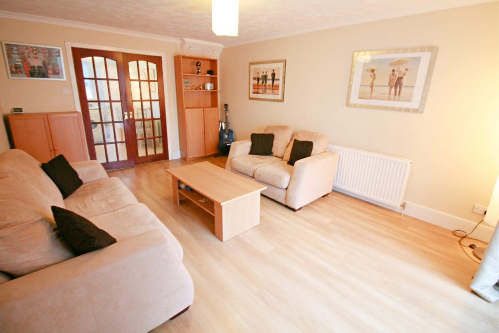 6 Cairnhill Court, Carluke, ML8 4EP Independent Estates